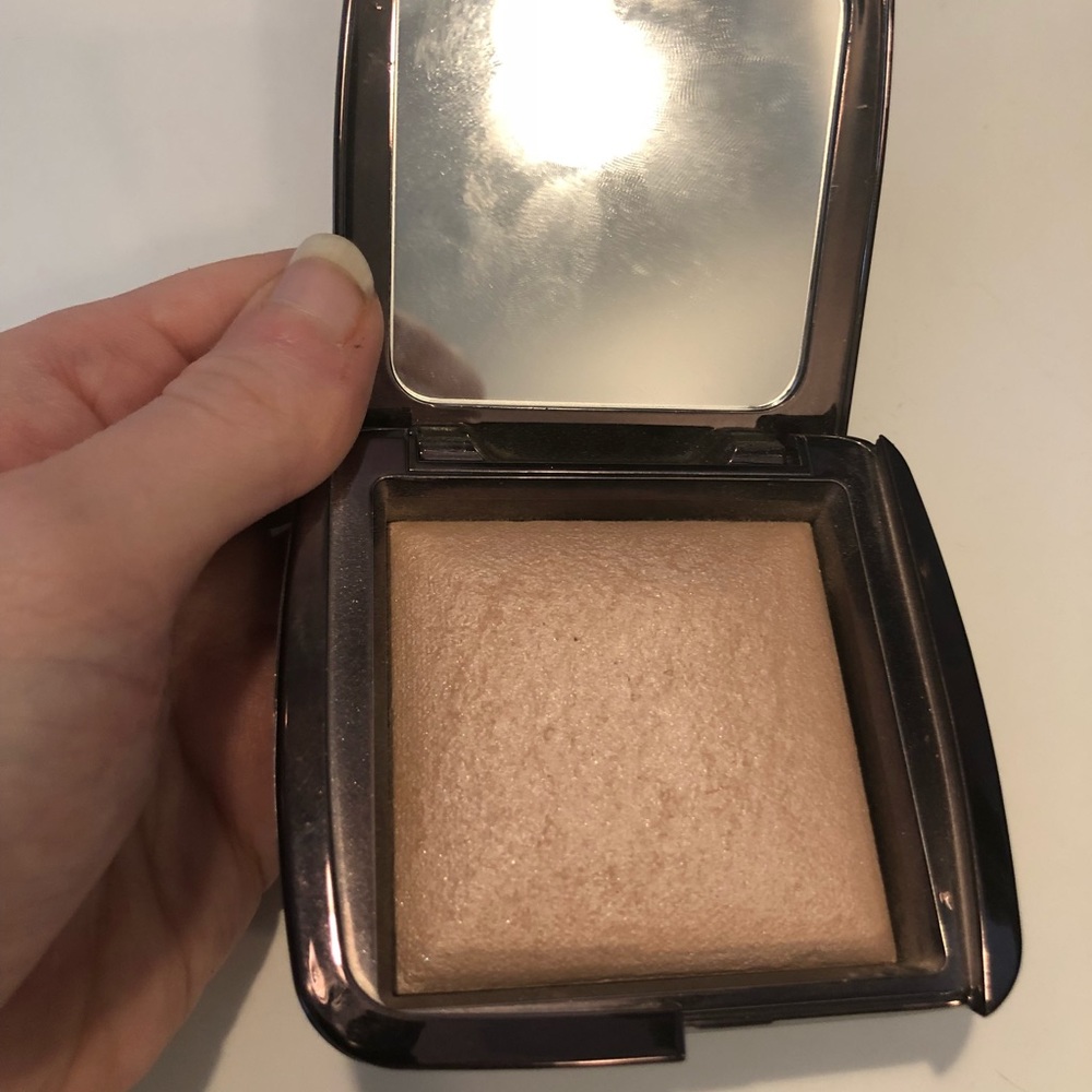 HOURGLASS Ambient Lighting Powder luminous light